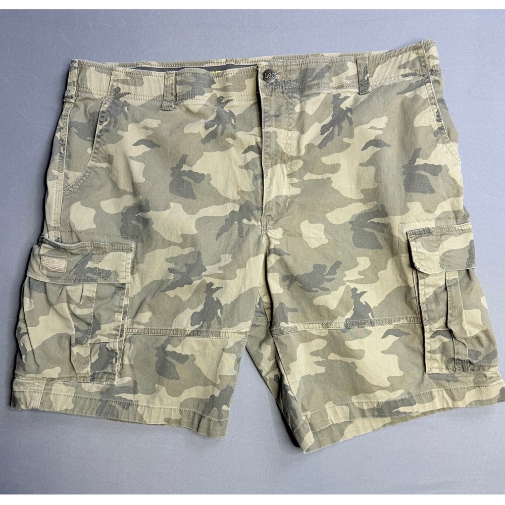 Lee Extreme Motion Mens Size‎ 42 Camo Cargo Shorts Active Waist